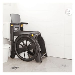 Fauteuil d'aisance Wheelable en position sur les toilettes