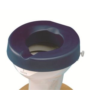 Réhausse WC coloré bleu installé sur une cuvette blanche standard