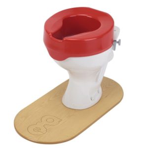 Réhausse WC coloré rouge installé sur une cuvette blanche standard