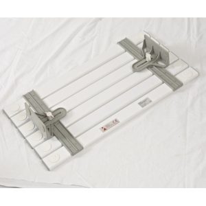 urface de la planche de bain avec 6 lattes espacées et antidérapantes