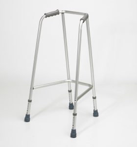 Cadre de marche Drive en aluminium anodisé avec poignées ergonomiques