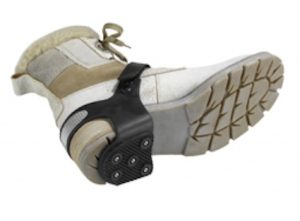 Utilisation de la talonnette anti-glisse sous une chaussure d'hiver