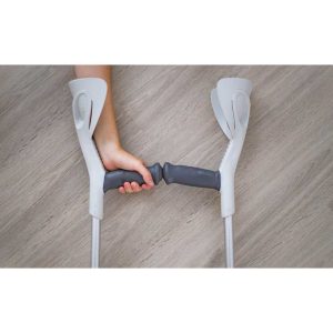 Poignée MySleeve avec aimant intégré utilisée pour lier des cannes anglaises