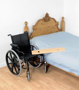 Planche longue en bambou pour transfert fauteuil et lit
